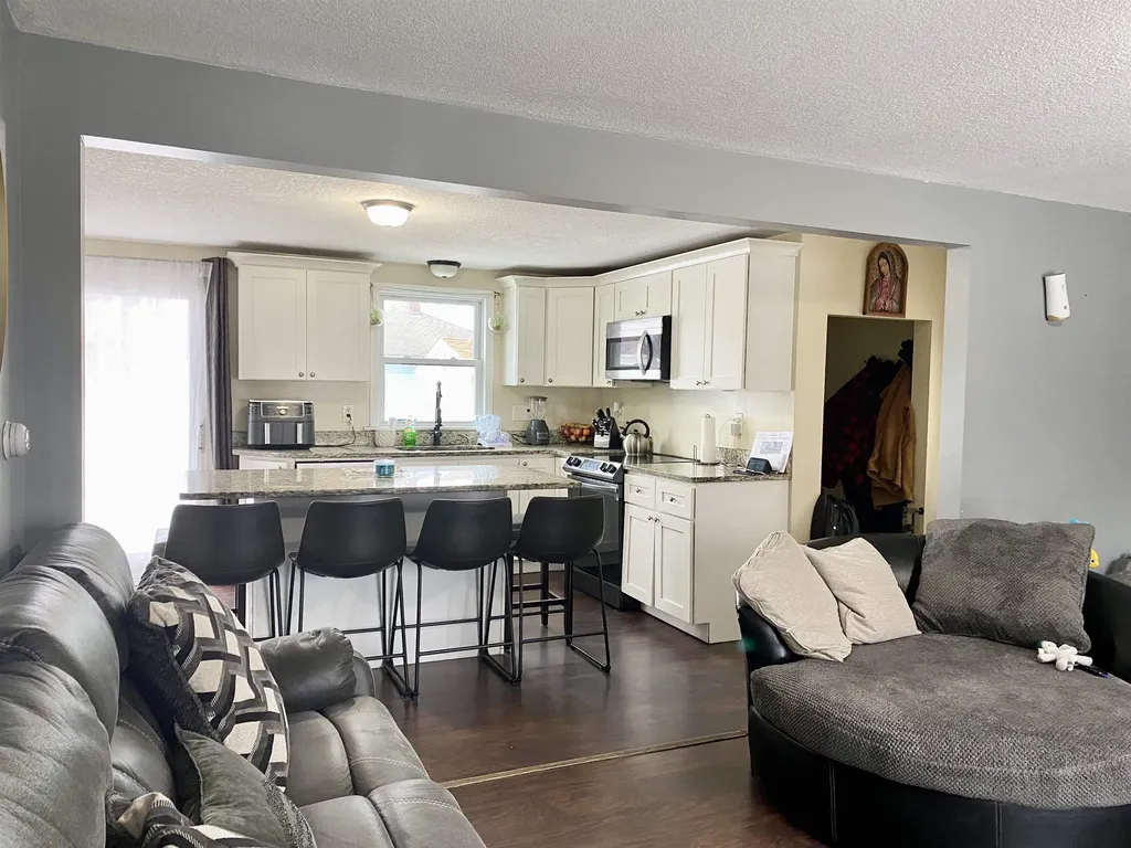 28 Nagle Street Nashua NH 03060