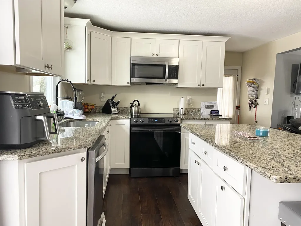 28 Nagle Street Nashua NH 03060