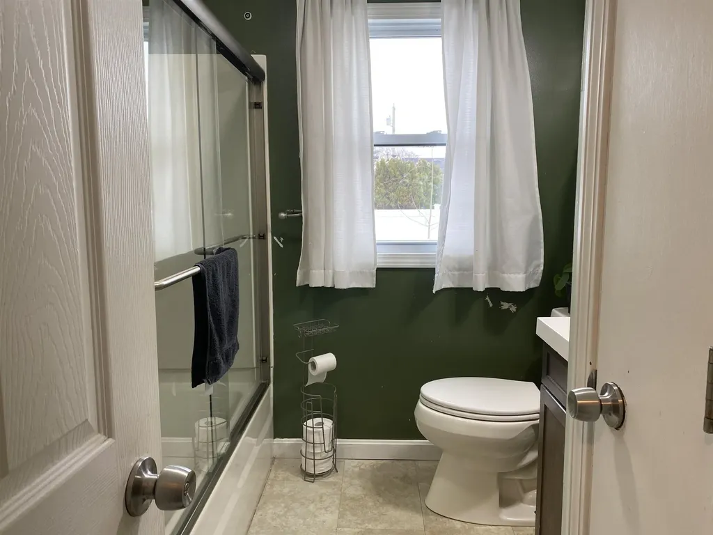 28 Nagle Street Nashua NH 03060