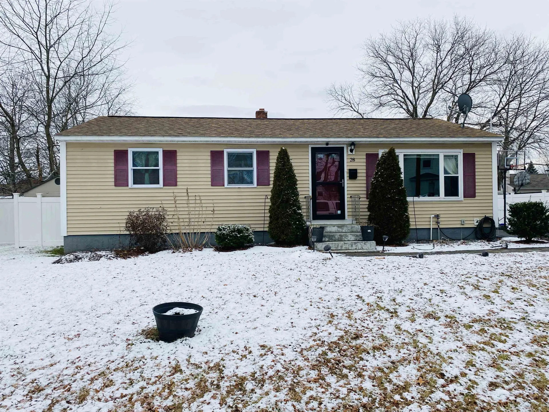 28 Nagle Street Nashua NH 03060