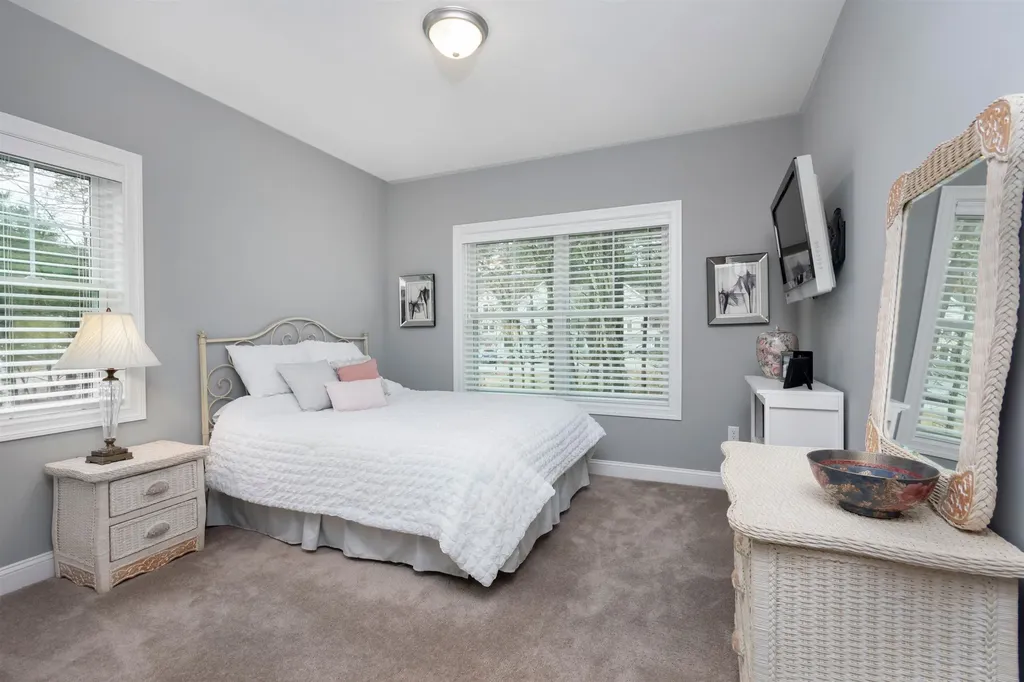 8 Serenity Lane Nashua NH 03062