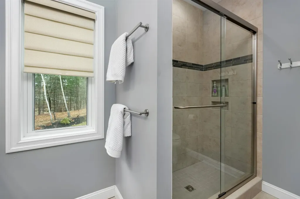 8 Serenity Lane Nashua NH 03062