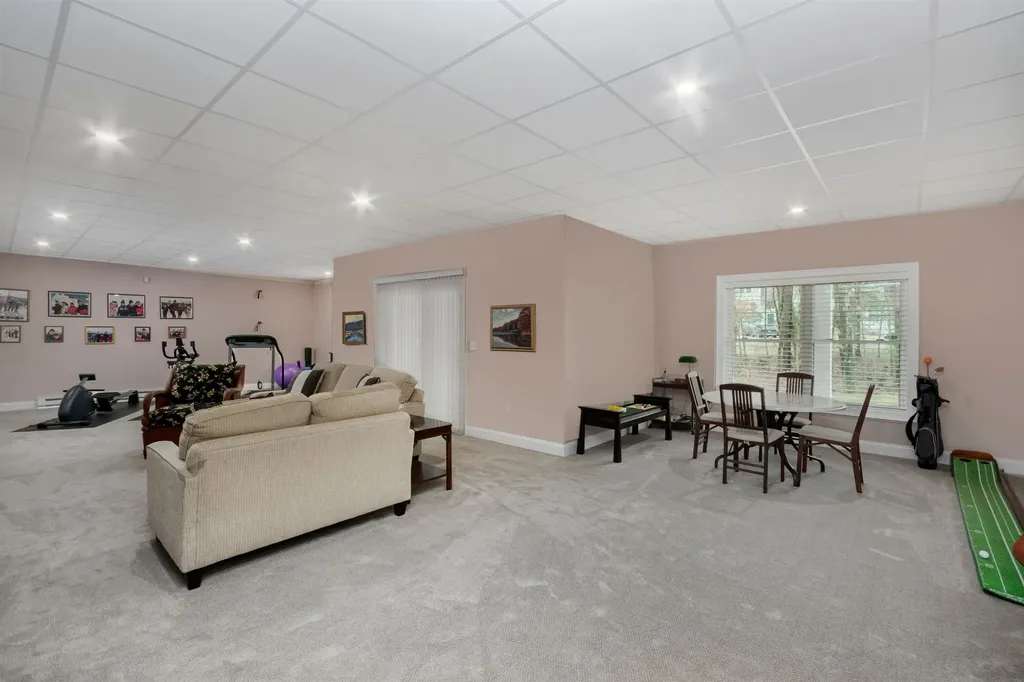 8 Serenity Lane Nashua NH 03062