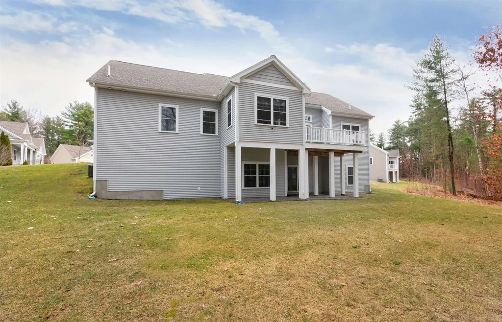 8 Serenity Lane Nashua NH 03062