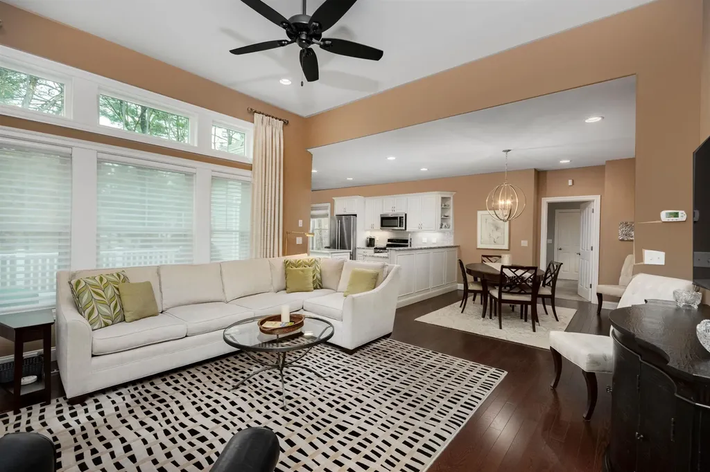8 Serenity Lane Nashua NH 03062