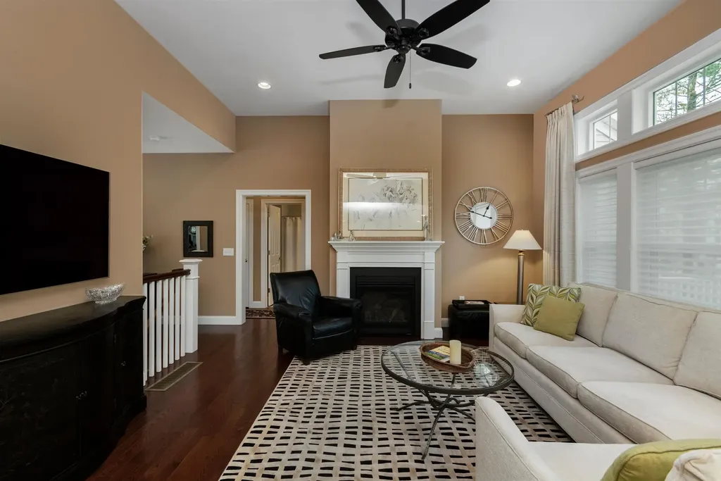 8 Serenity Lane Nashua NH 03062