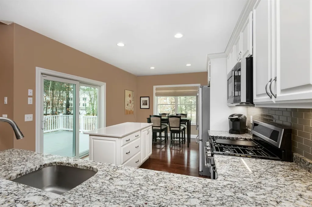 8 Serenity Lane Nashua NH 03062