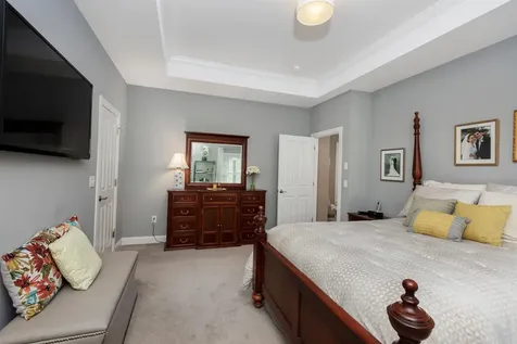 8 Serenity Lane Nashua NH 03062