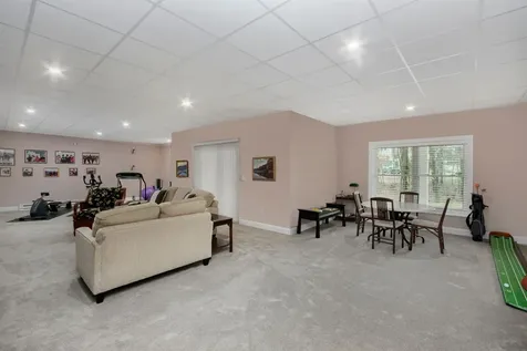 8 Serenity Lane Nashua NH 03062