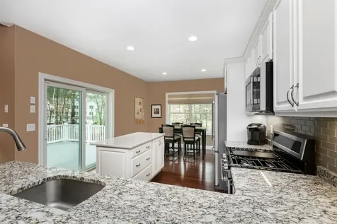 8 Serenity Lane Nashua NH 03062