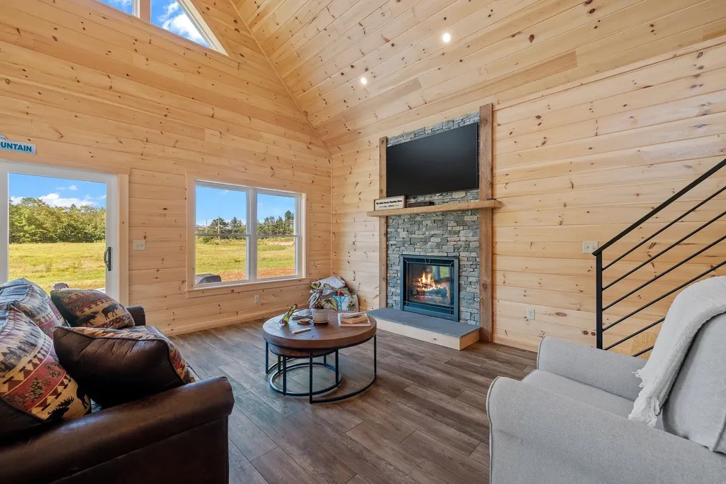 18 Melina's Way Thornton NH 03285