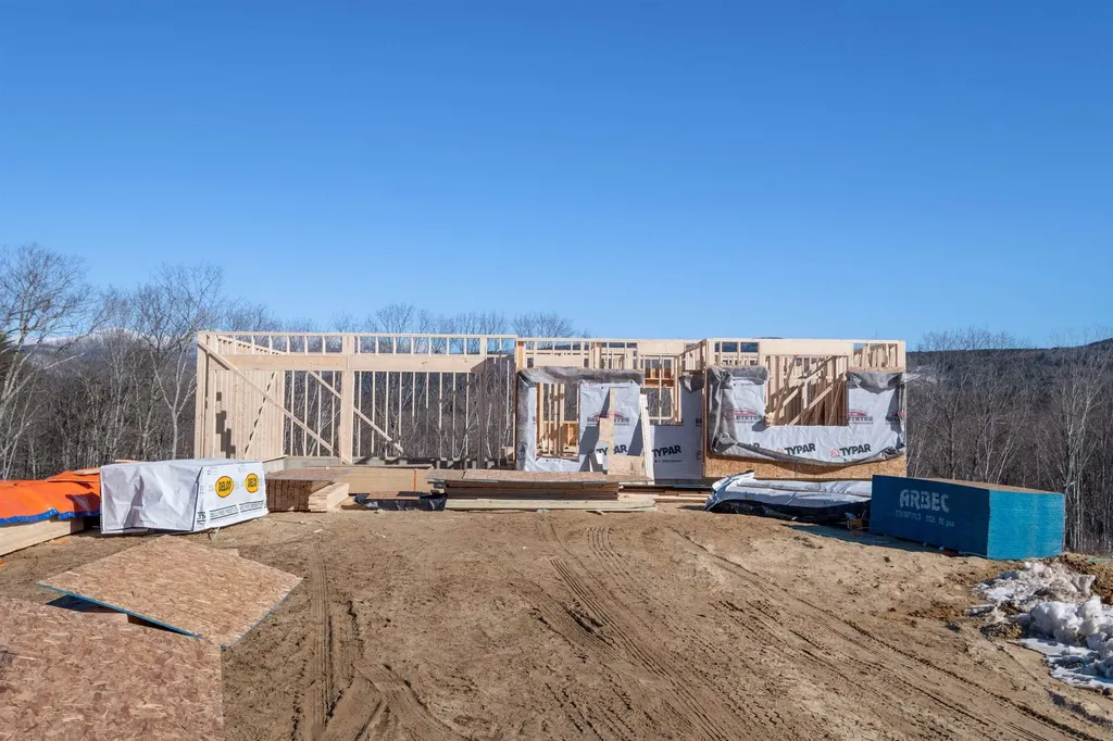 18 Melina's Way Thornton NH 03285