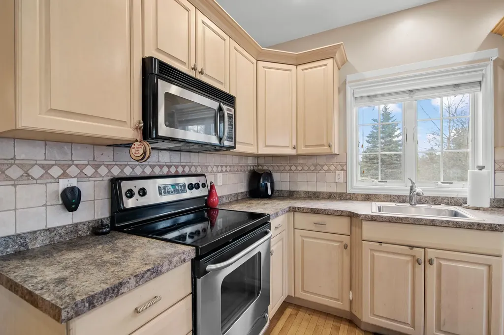 32 Mountain Village Road Windham NH 03087