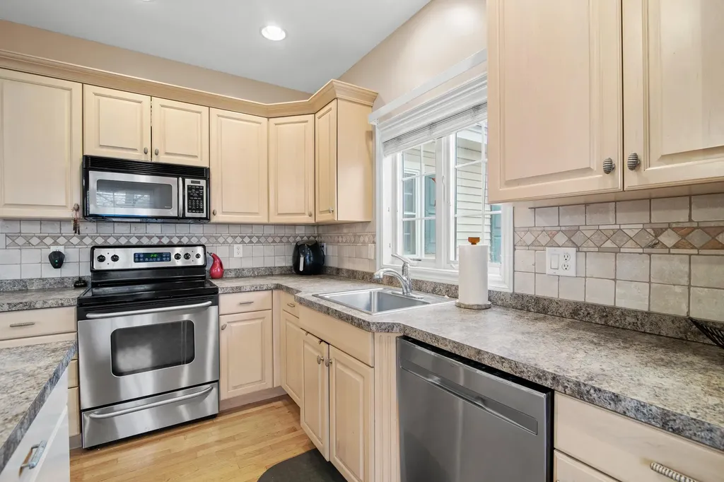 32 Mountain Village Road Windham NH 03087