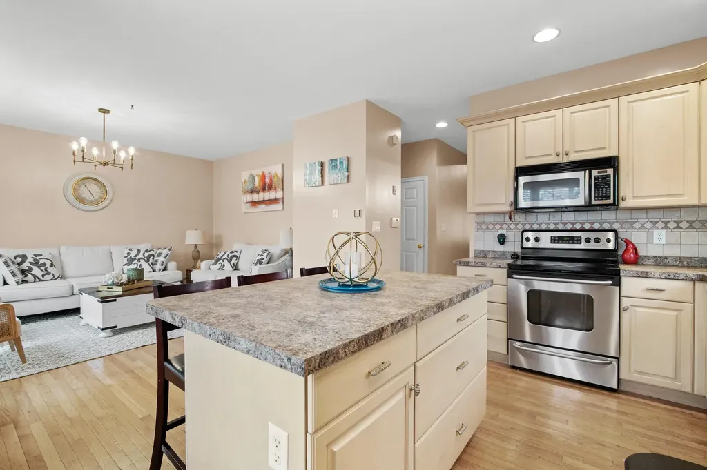 32 Mountain Village Road Windham NH 03087