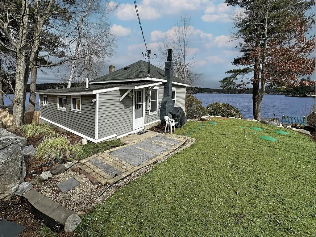 182 W Shore Drive Pelham NH 03076