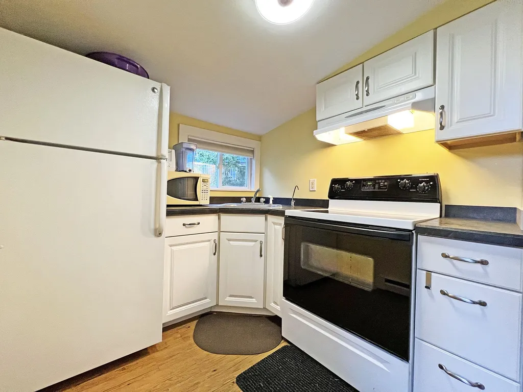 182 W Shore Drive Pelham NH 03076