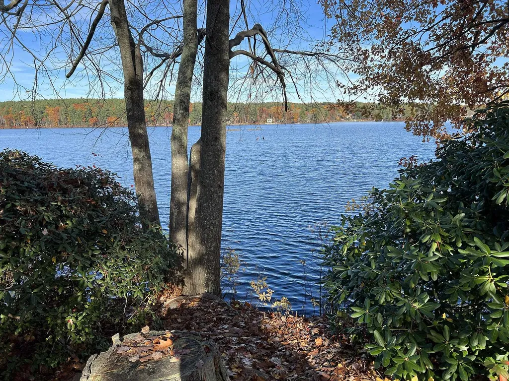 182 W Shore Drive Pelham NH 03076