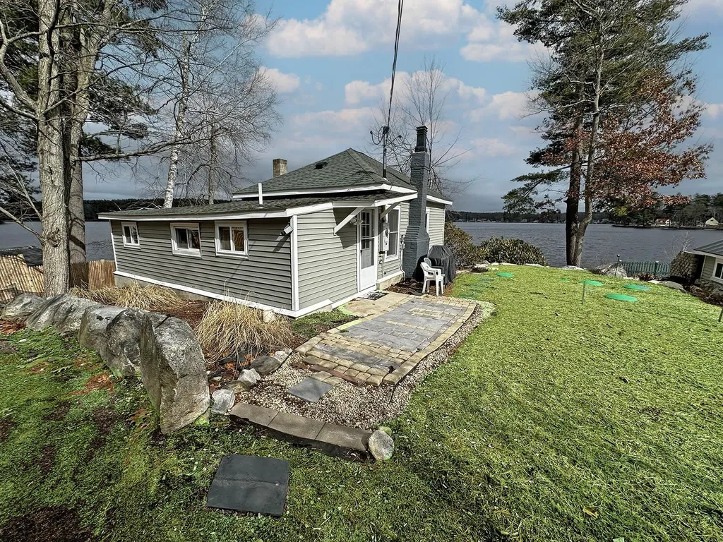 182 W Shore Drive Pelham NH 03076