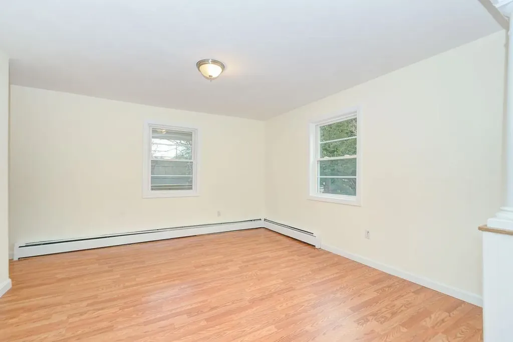 27 Millville Street Salem NH 03079