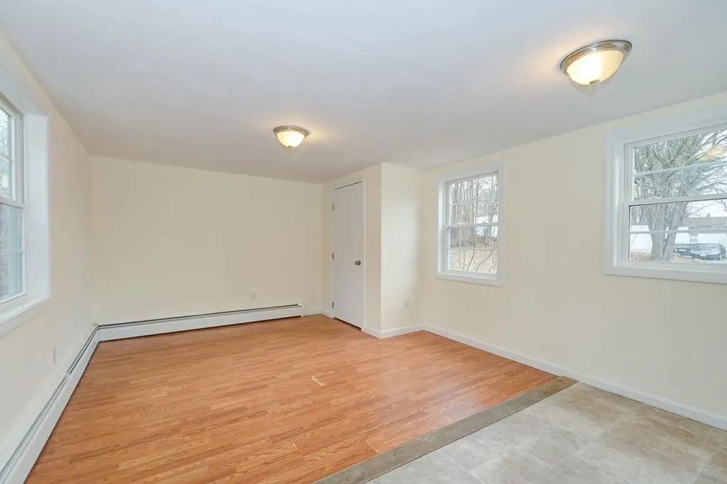 27 Millville Street Salem NH 03079