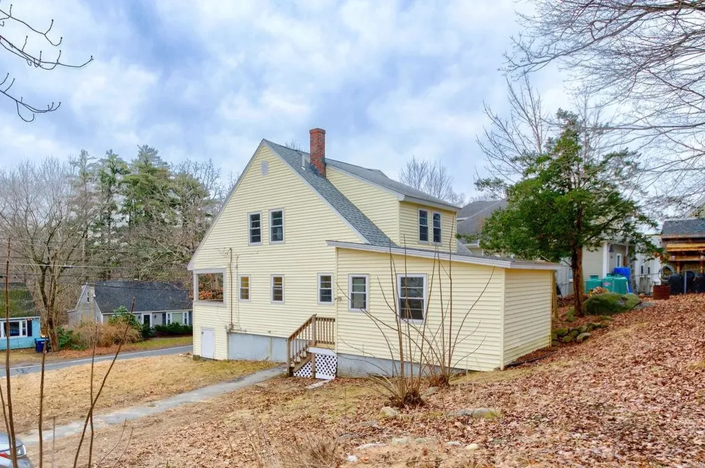 27 Millville Street Salem NH 03079