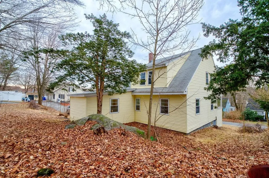 27 Millville Street Salem NH 03079