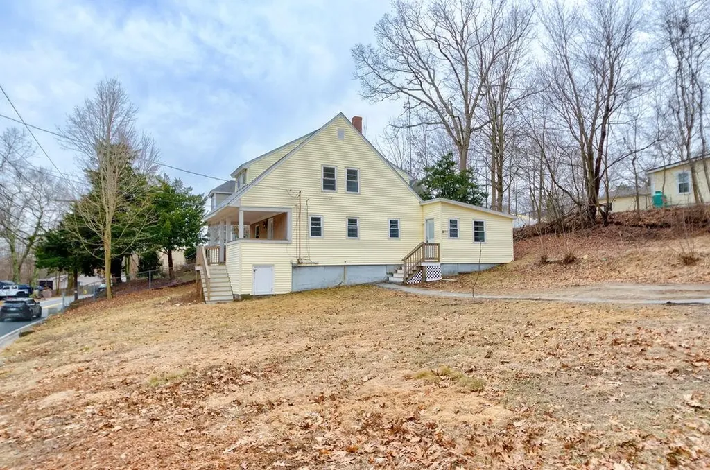 27 Millville Street Salem NH 03079