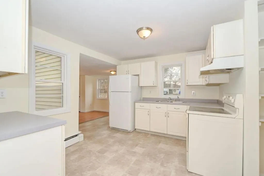 27 Millville Street Salem NH 03079