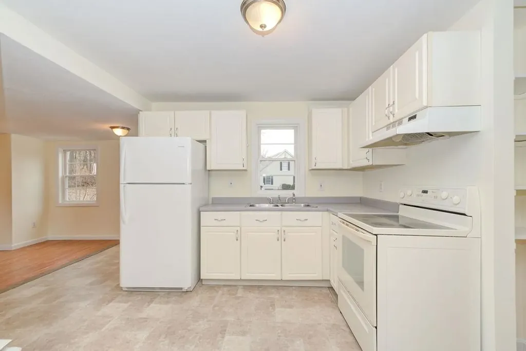 27 Millville Street Salem NH 03079