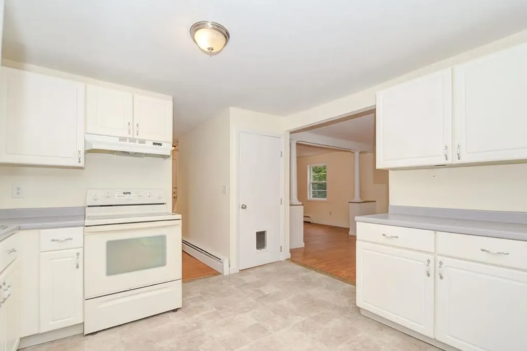 27 Millville Street Salem NH 03079