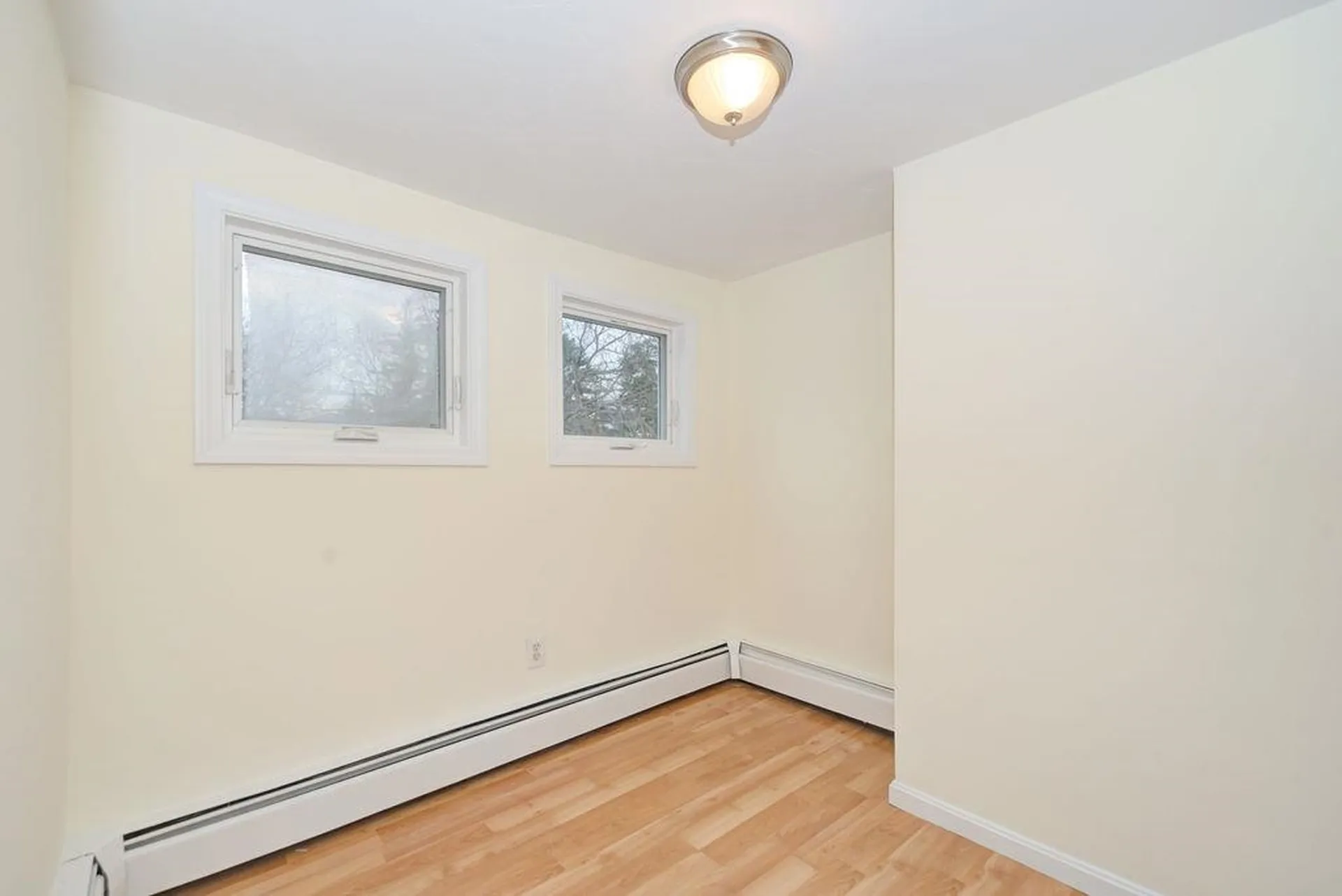 27 Millville Street Salem NH 03079