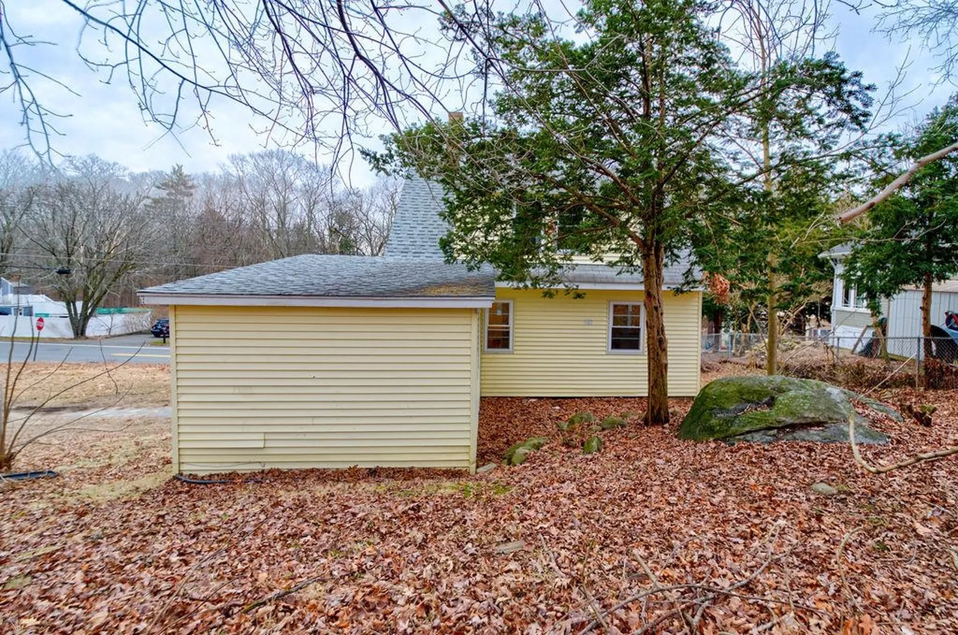 27 Millville Street Salem NH 03079