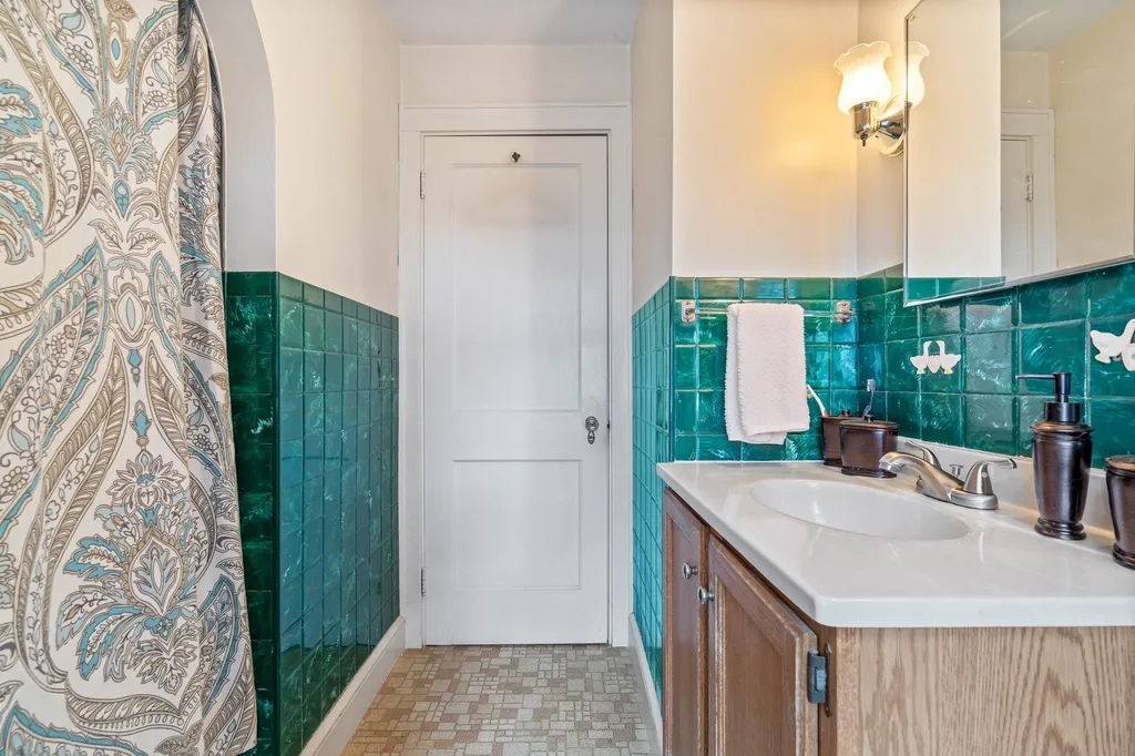 129 Mammoth Road Manchester NH 03109