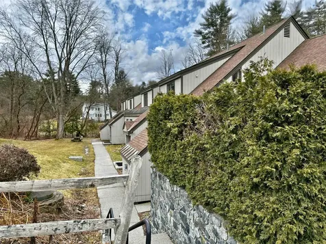 220 Brook Hollow Hanover NH 03755-2804