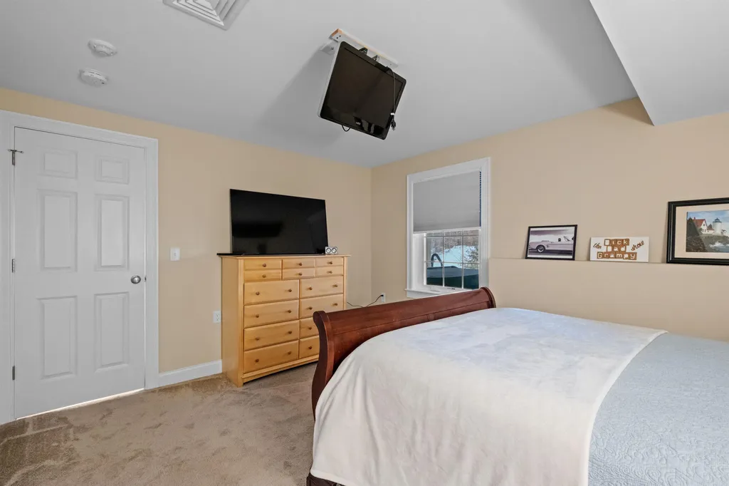 27 Butternut Lane Laconia NH 03246
