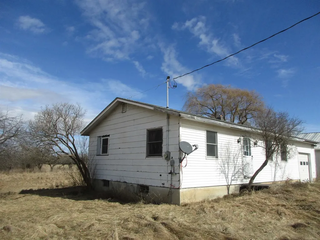 66 Rattlin Bridge Road Bridport VT 05734