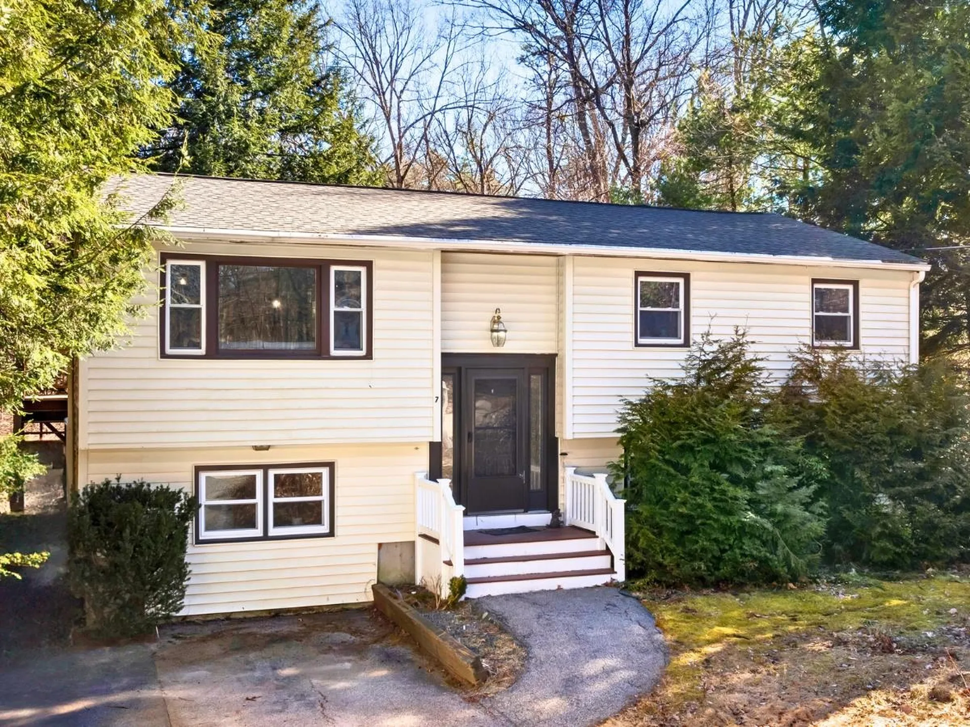 7 Fuller Drive Hudson NH 03051-3006