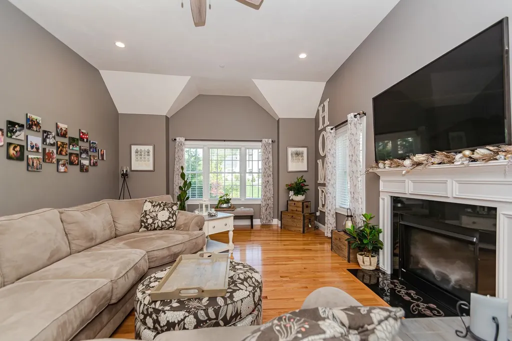 15 Squire Drive Pelham NH 03076