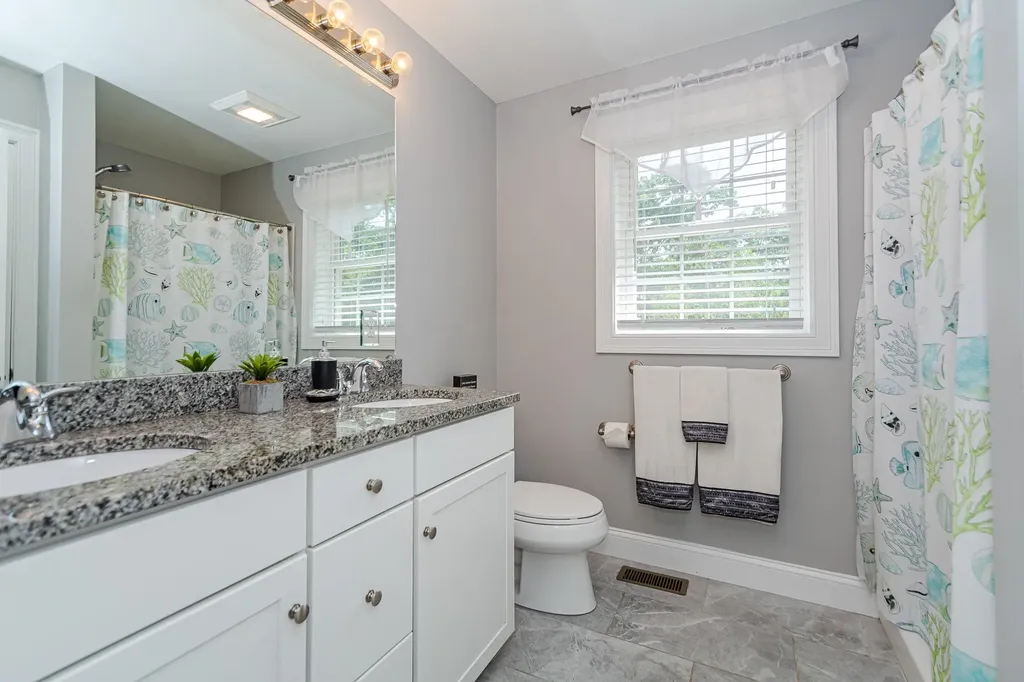 15 Squire Drive Pelham NH 03076
