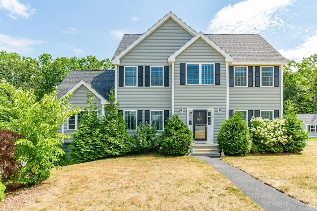 15 Squire Drive Pelham NH 03076