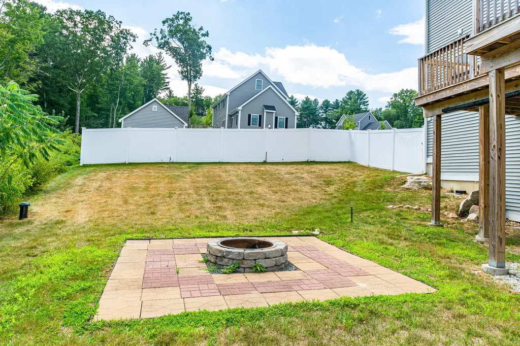15 Squire Drive Pelham NH 03076