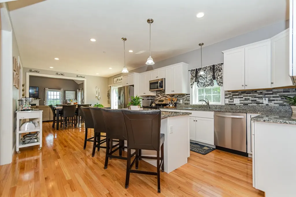 15 Squire Drive Pelham NH 03076