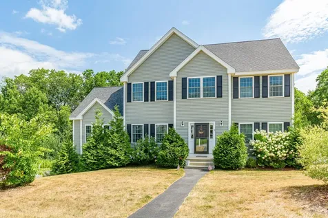 15 Squire Drive Pelham NH 03076