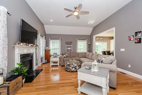 15 Squire Drive Pelham NH 03076