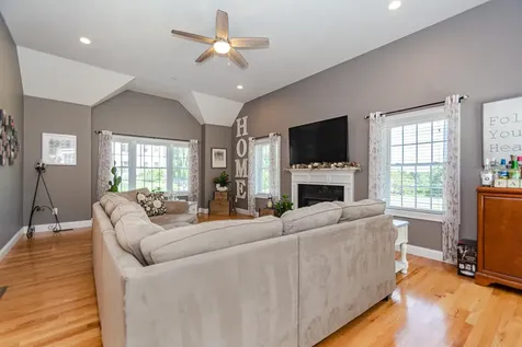 15 Squire Drive Pelham NH 03076