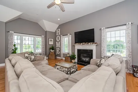 15 Squire Drive Pelham NH 03076