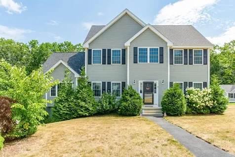 15 Squire Drive Pelham NH 03076