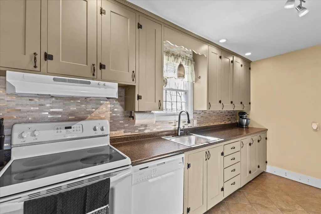 2 Lakeview Terrace St. Albans City VT 05478