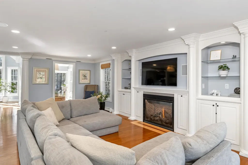 2 Hemlock Way Durham NH 03824